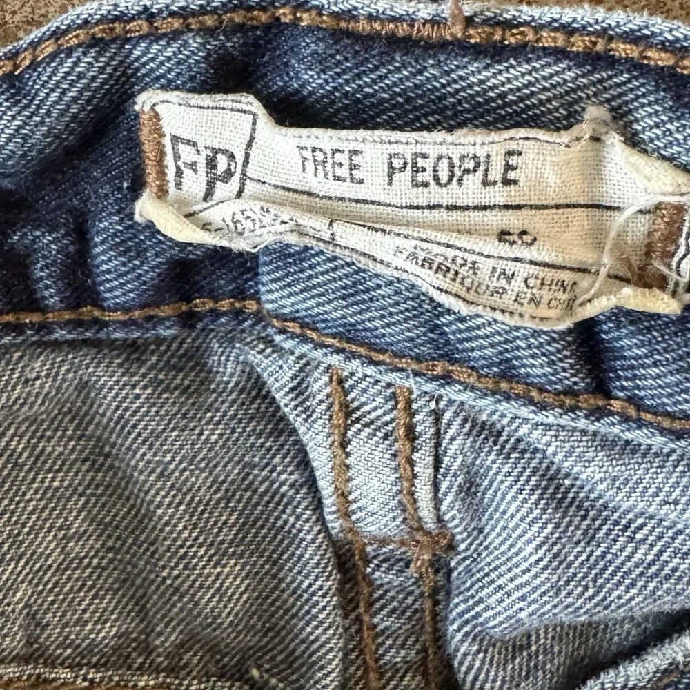Free People Button Fly Distressed Denim Shorty Shorts Raw Hem Festival W28